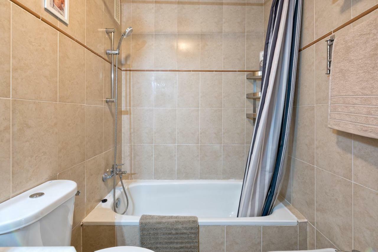 Wintowinrentals Best Location, Beach, Pool & Parking Rincon de la Victoria Bagian luar foto